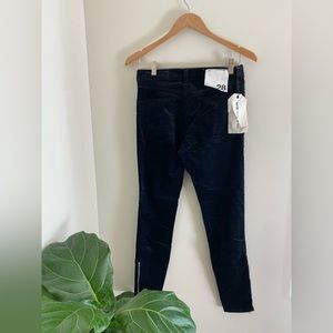 BRAND NEW ⚠️ Rag & Bone |  black velvet capris with zipper